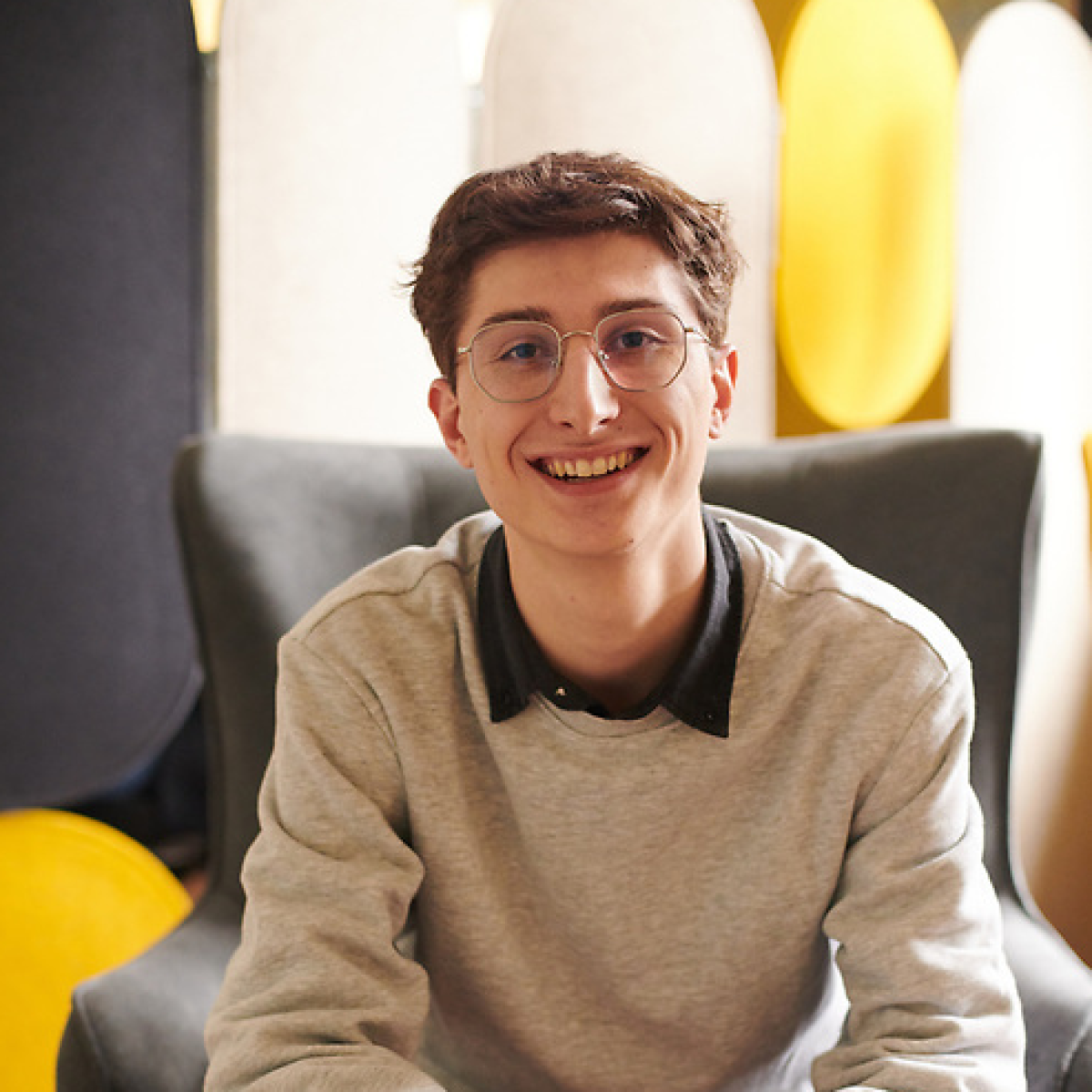 Hugo, apprenti en service des collectivités locales dans l'ouest de la France